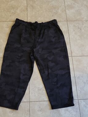 Women's Black Lululemon Camouflage Jogger Pants,  Size 14